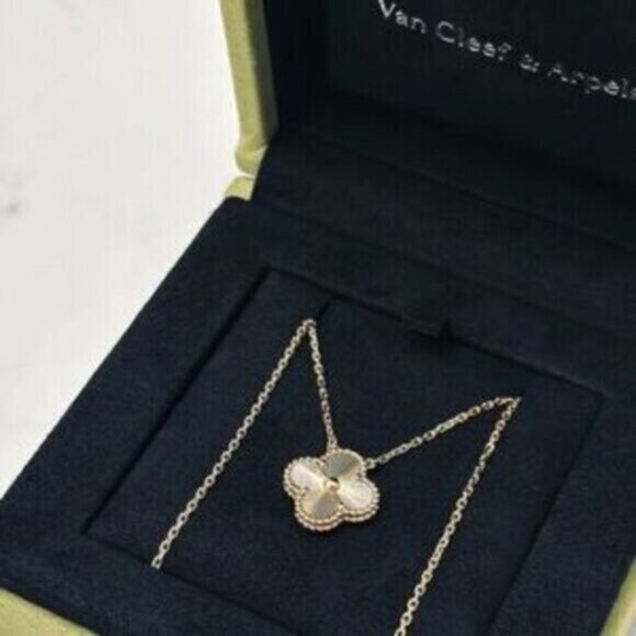 Authentic Van Cleef & Arpels 18K gold laser engraved necklace - Picture 2 of 7